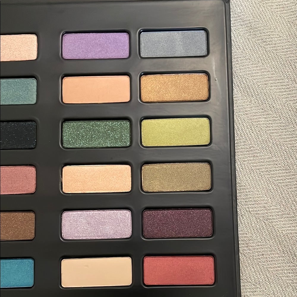 Kat Von D Spellbinding Eyeshadow Book - Picture 6 of 9